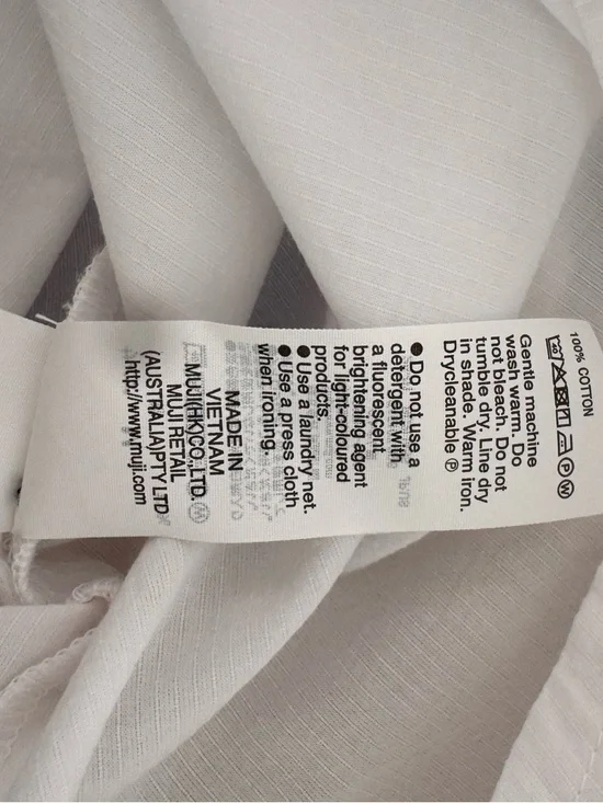 Muji Women’s Modern White Short-Sleeve Minimal Blouse/Tee - Picture 4 of 4